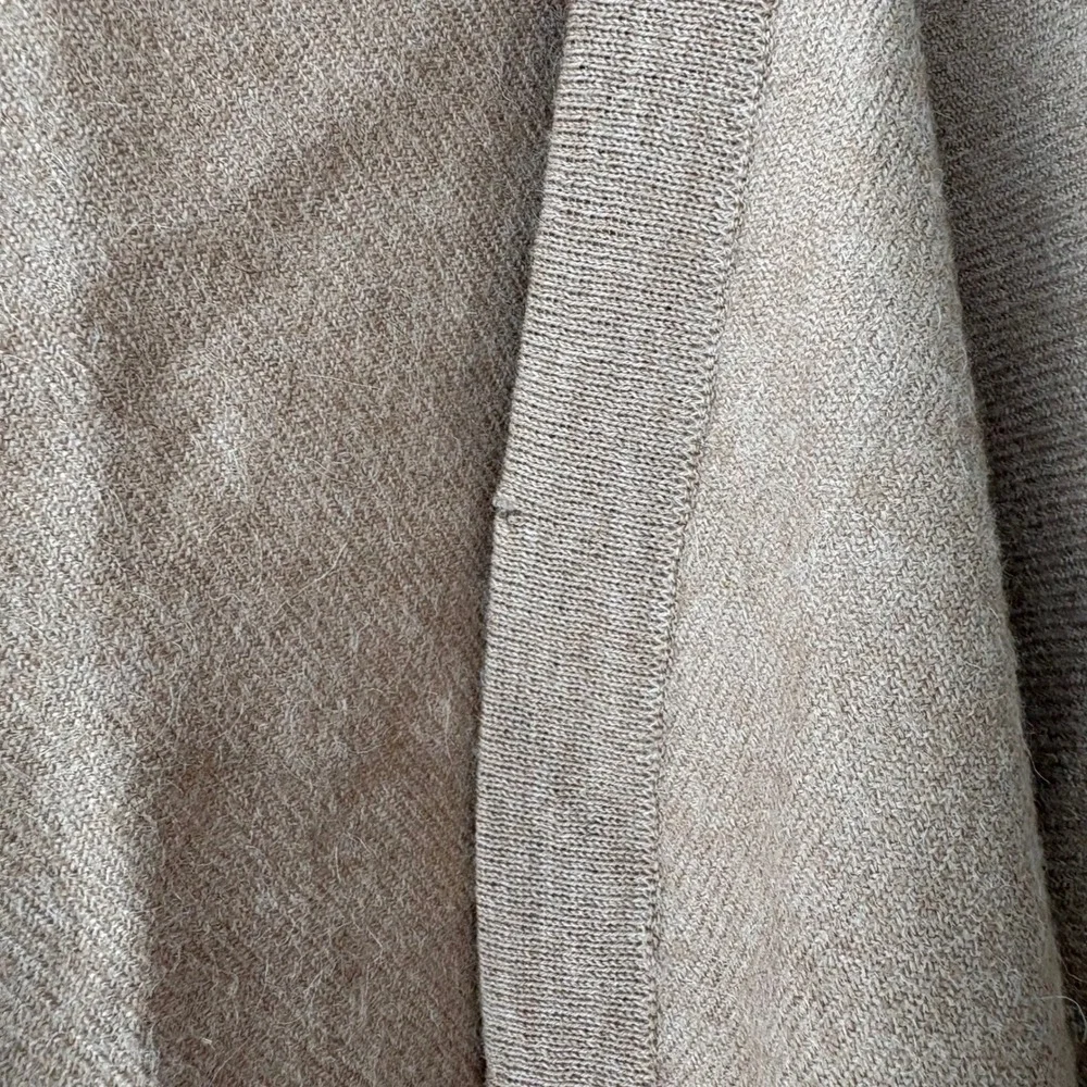 Cuyana Baby Alpaca Square‎ Edge Shawl Cape Wrap Cardigan Camel One Size - Picture 9 of 10